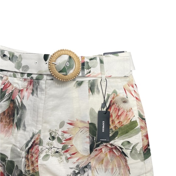 *BNWT* Women’s Express Floral Stylist Shorts - Picture 2 of 6